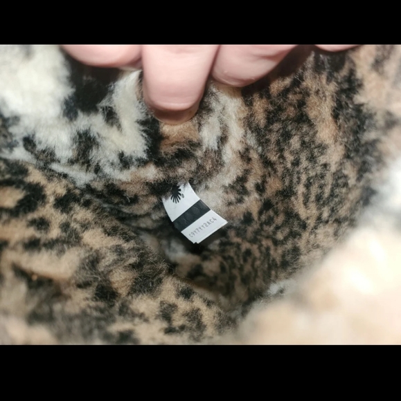 Leopard Uggs - Picture 3 of 4